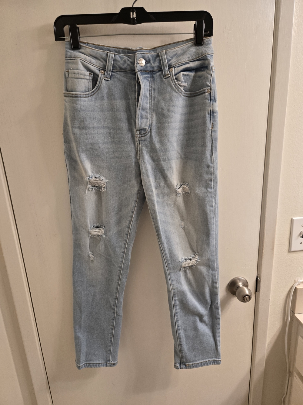 Forever 21 Light Blue Distressed Cropped Jeans